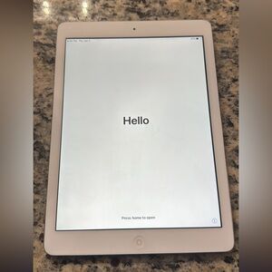 Apple iPad Air 1 9.7 Inch Screen Wi-Fi